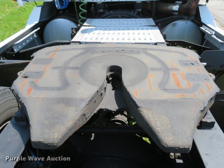 image for item DI2243 2002 Freightliner Century Class ST120  semi truck