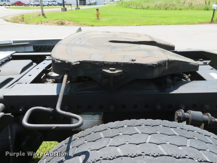 image for item DI2243 2002 Freightliner Century Class ST120  semi truck