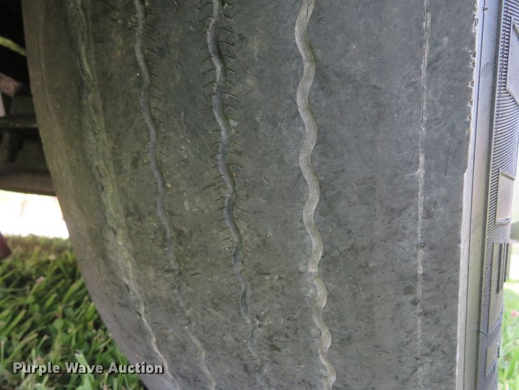 image for item DI2243 2002 Freightliner Century Class ST120  semi truck