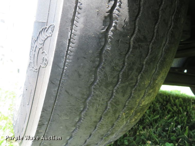 image for item DI2243 2002 Freightliner Century Class ST120  semi truck