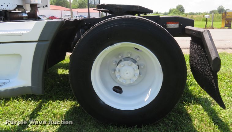 image for item DI2243 2002 Freightliner Century Class ST120  semi truck