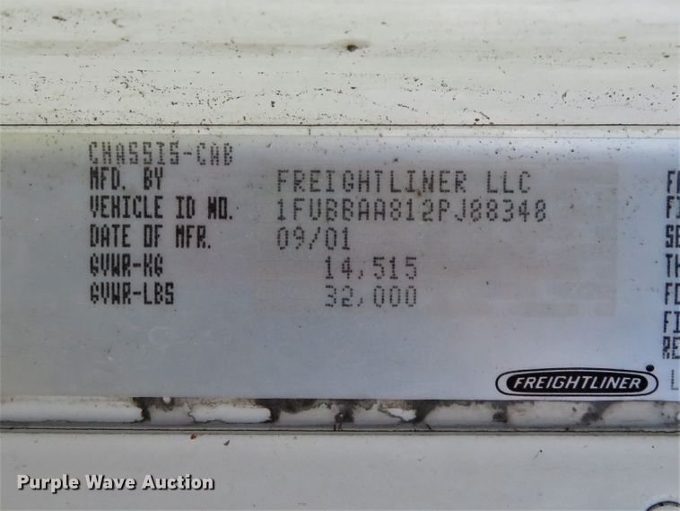image for item DI2243 2002 Freightliner Century Class ST120  semi truck