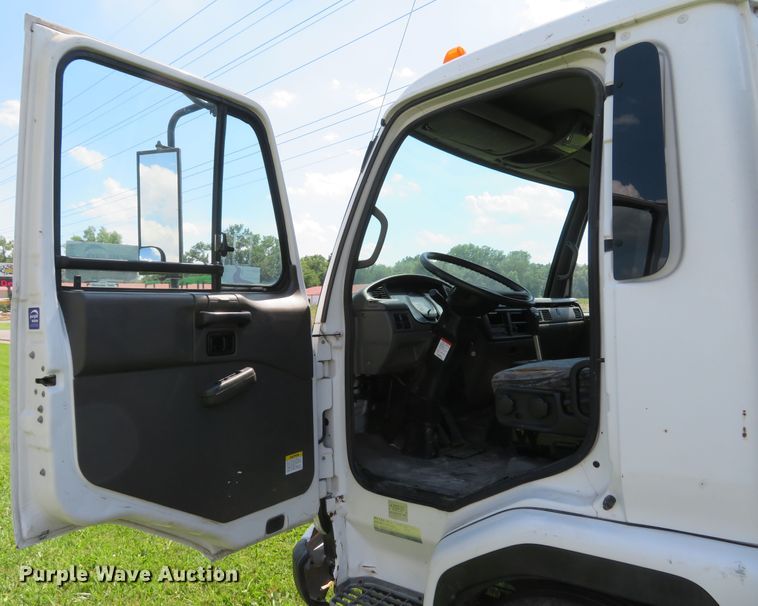 image for item DI2244 2005 UD Nissan UD1800  flatbed truck