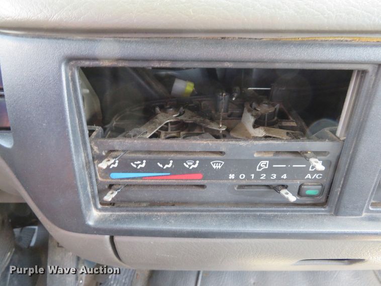 image for item DI2244 2005 UD Nissan UD1800  flatbed truck