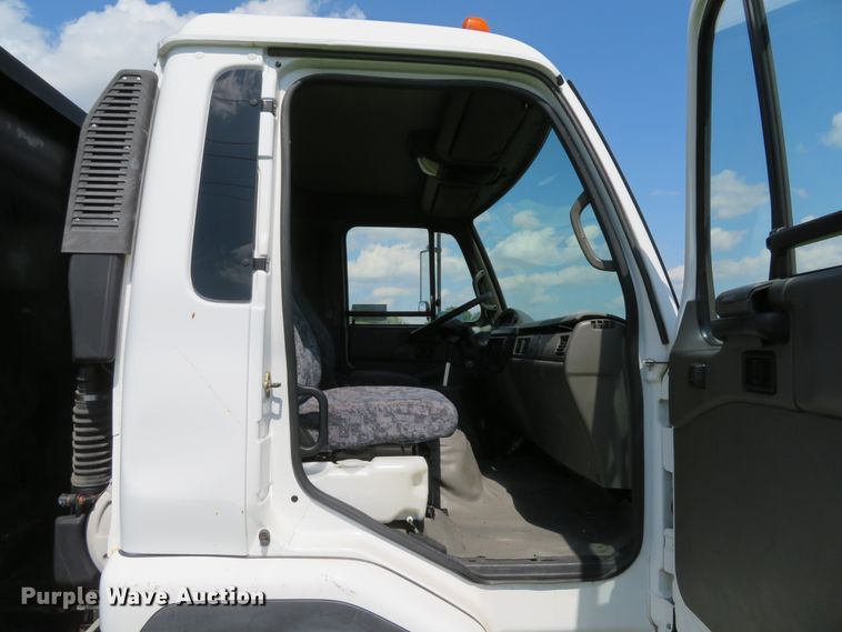 image for item DI2244 2005 UD Nissan UD1800  flatbed truck