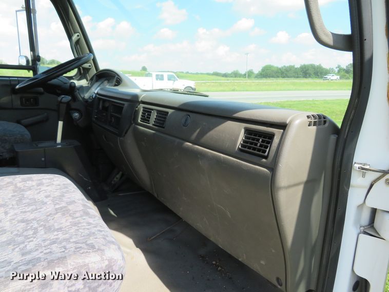 image for item DI2244 2005 UD Nissan UD1800  flatbed truck