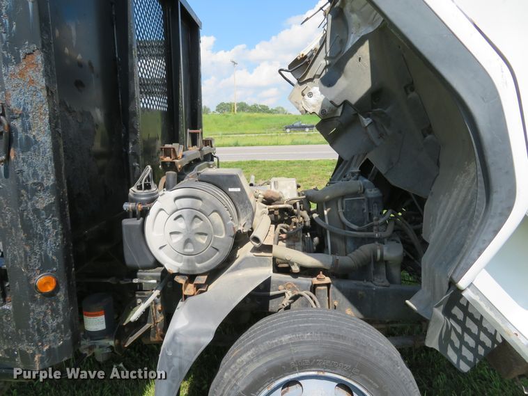 image for item DI2244 2005 UD Nissan UD1800  flatbed truck