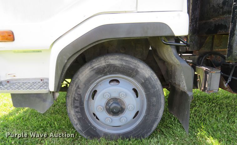 image for item DI2244 2005 UD Nissan UD1800  flatbed truck