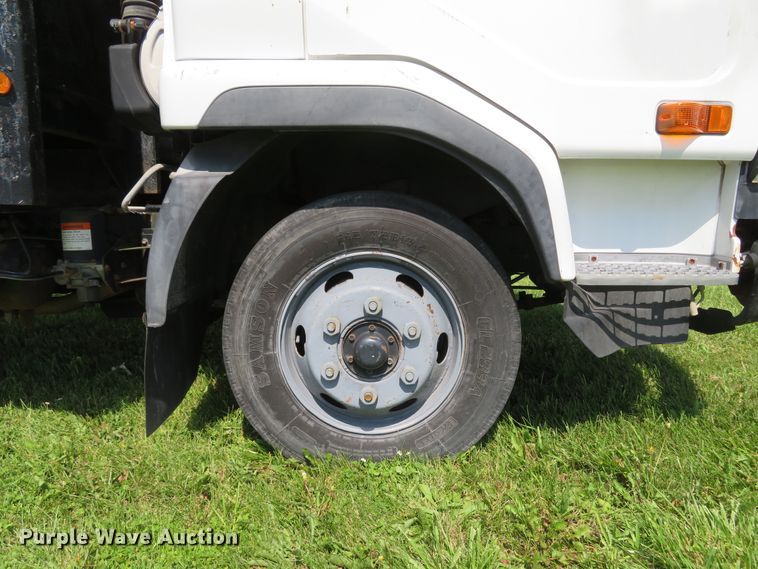 image for item DI2244 2005 UD Nissan UD1800  flatbed truck