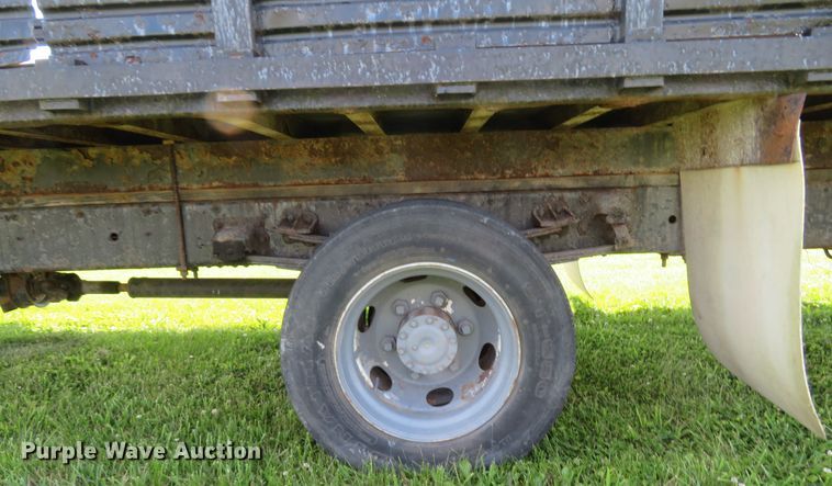 image for item DI2244 2005 UD Nissan UD1800  flatbed truck