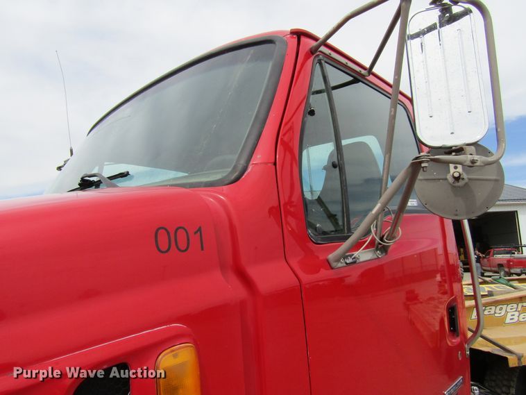 image for item FD9459 2006 Sterling LT9500  semi truck