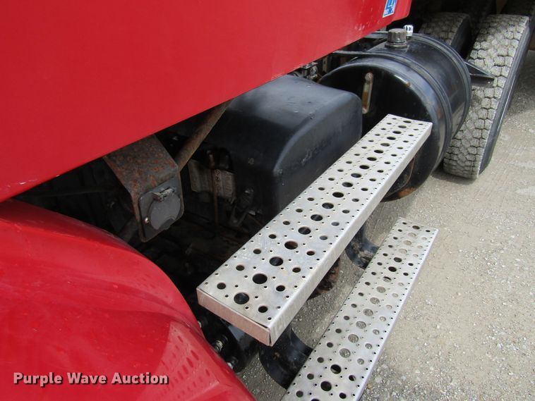 image for item FD9459 2006 Sterling LT9500  semi truck