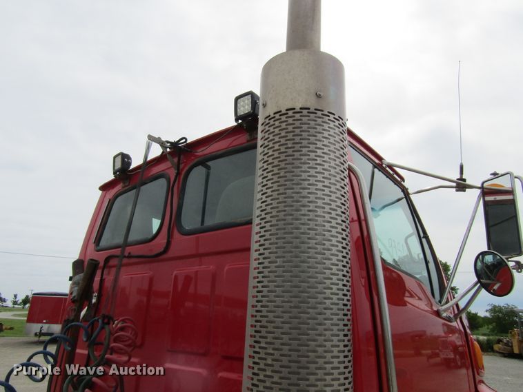 image for item FD9459 2006 Sterling LT9500  semi truck