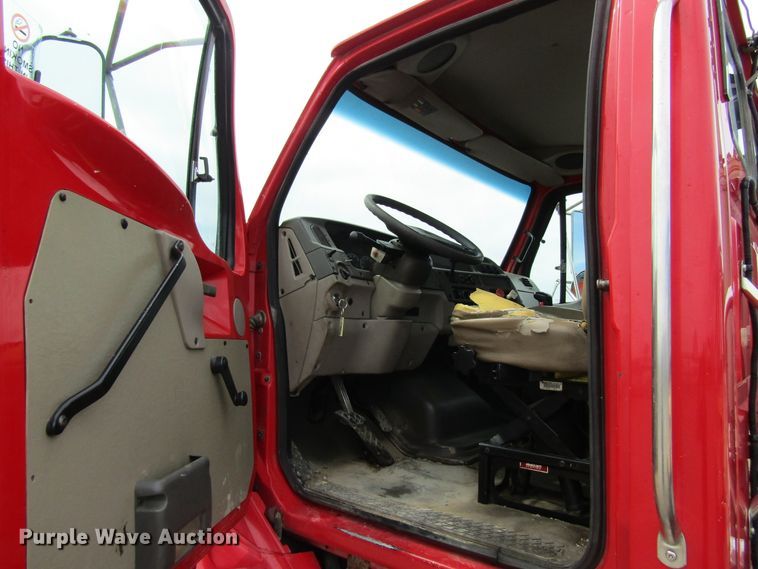 image for item FD9459 2006 Sterling LT9500  semi truck