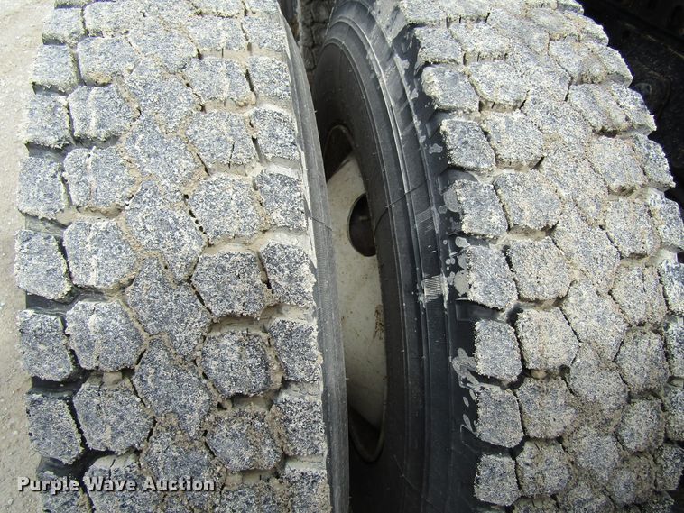 image for item FD9459 2006 Sterling LT9500  semi truck