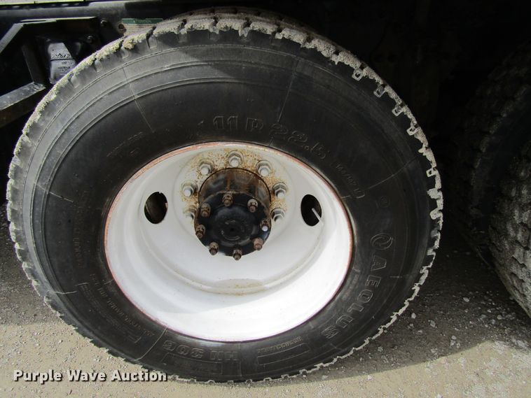 image for item FD9459 2006 Sterling LT9500  semi truck