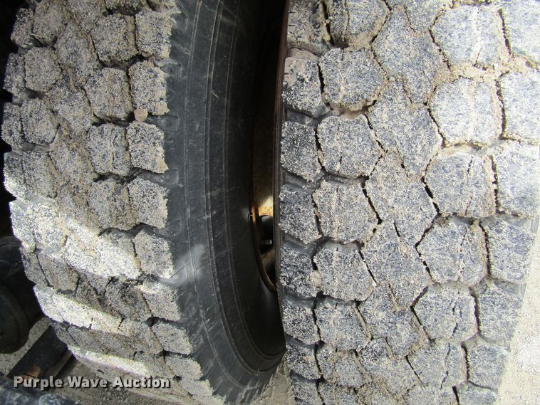 image for item FD9459 2006 Sterling LT9500  semi truck