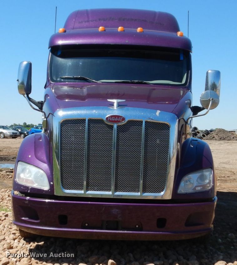 image for item FX9187 2014 Peterbilt 587  semi truck
