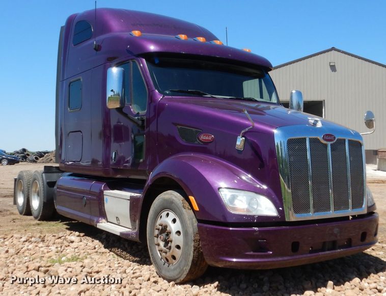 image for item FX9187 2014 Peterbilt 587  semi truck