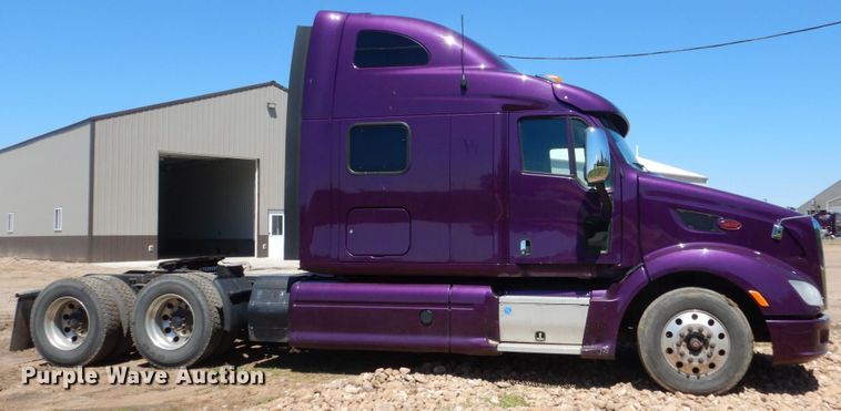 image for item FX9187 2014 Peterbilt 587  semi truck