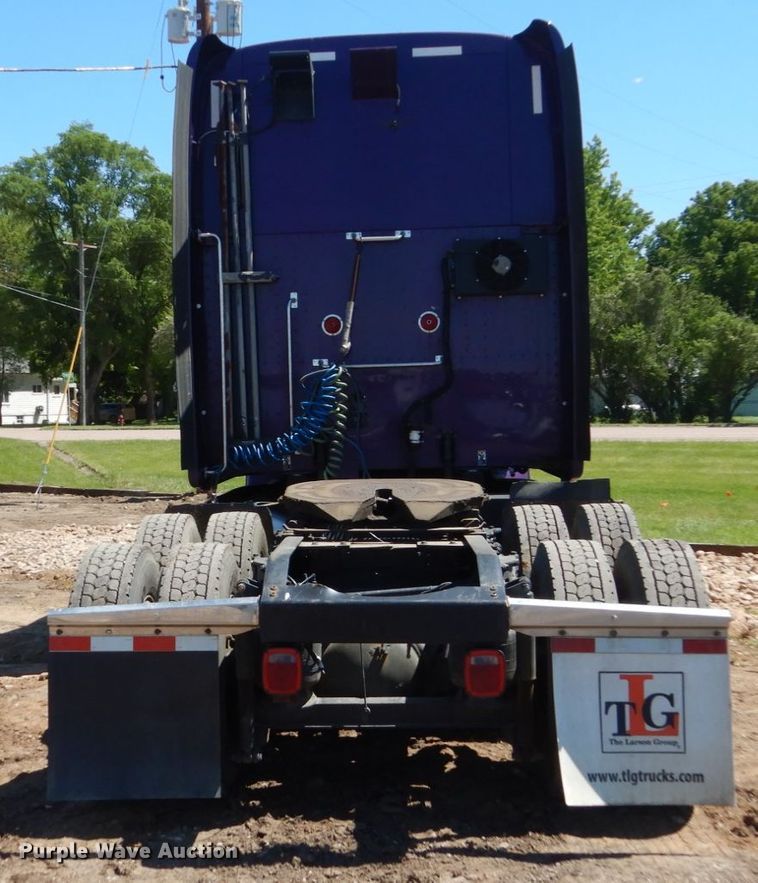 image for item FX9187 2014 Peterbilt 587  semi truck