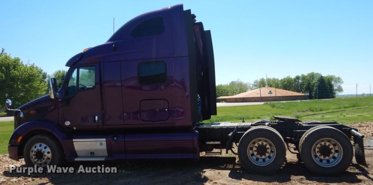 image for item FX9187 2014 Peterbilt 587  semi truck