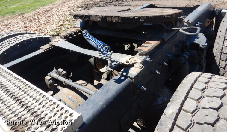 image for item FX9187 2014 Peterbilt 587  semi truck