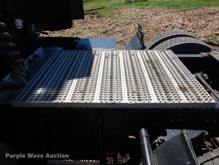 image for item FX9187 2014 Peterbilt 587  semi truck