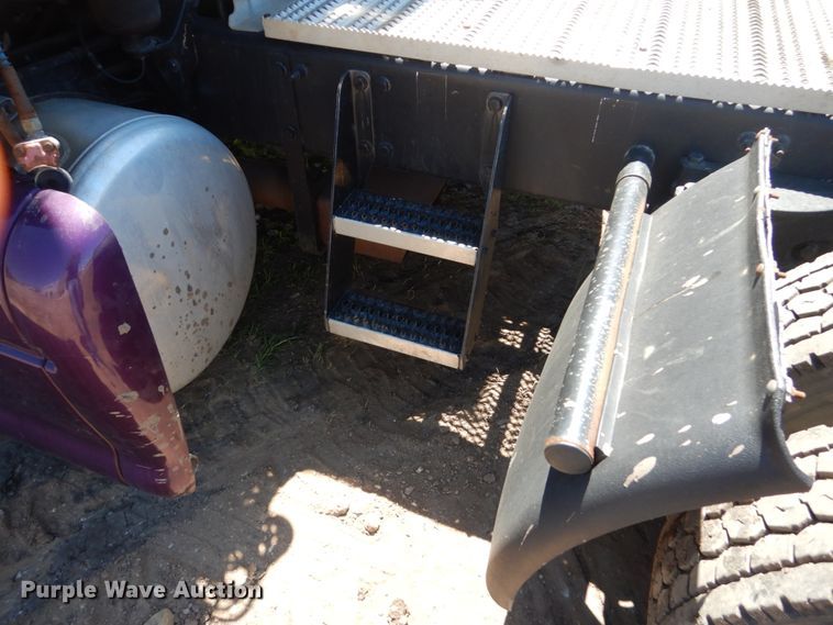 image for item FX9187 2014 Peterbilt 587  semi truck