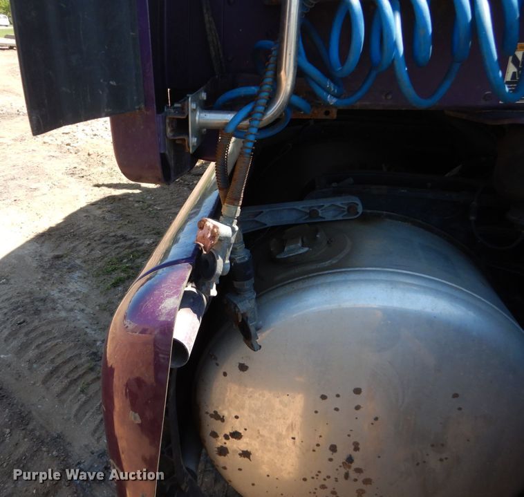 image for item FX9187 2014 Peterbilt 587  semi truck