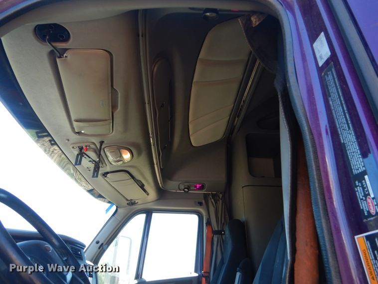 image for item FX9187 2014 Peterbilt 587  semi truck