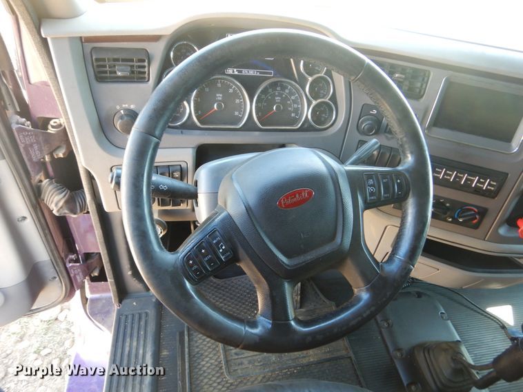 image for item FX9187 2014 Peterbilt 587  semi truck