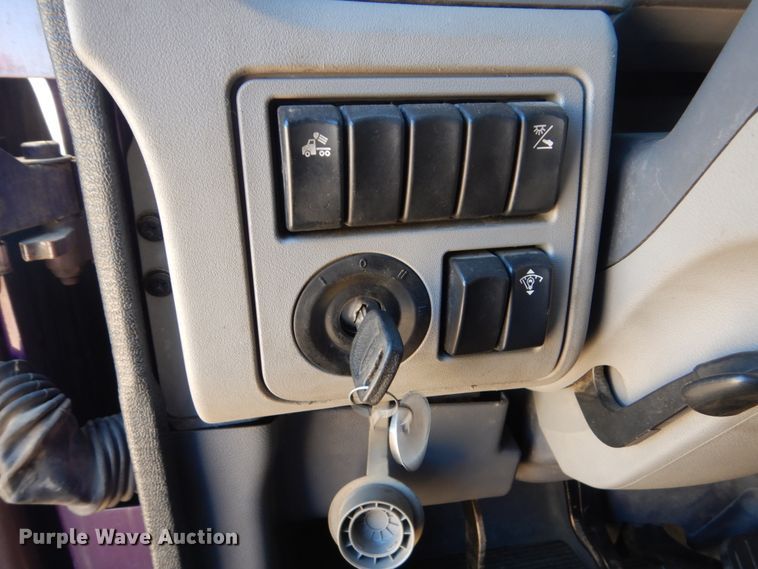 image for item FX9187 2014 Peterbilt 587  semi truck