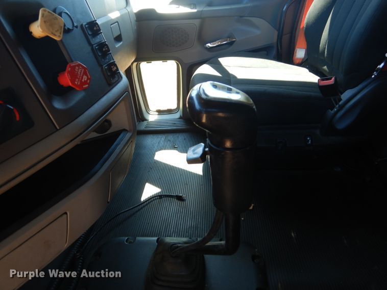 image for item FX9187 2014 Peterbilt 587  semi truck