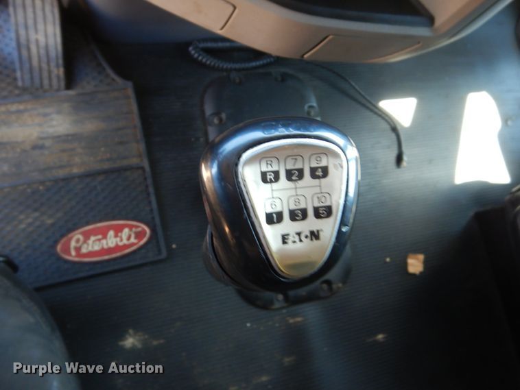 image for item FX9187 2014 Peterbilt 587  semi truck