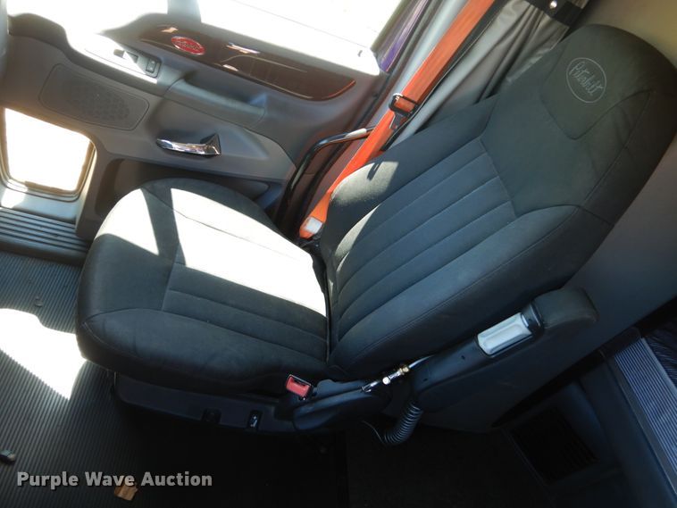 image for item FX9187 2014 Peterbilt 587  semi truck