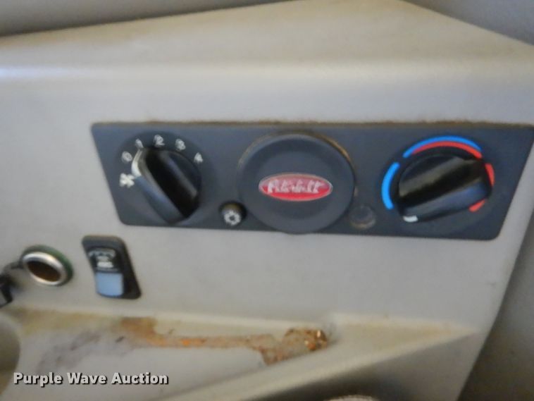 image for item FX9187 2014 Peterbilt 587  semi truck