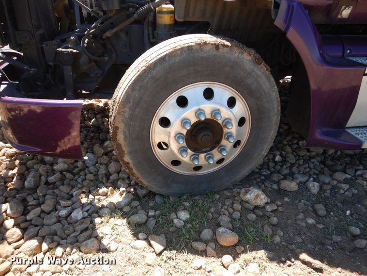 image for item FX9187 2014 Peterbilt 587  semi truck