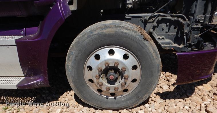 image for item FX9187 2014 Peterbilt 587  semi truck