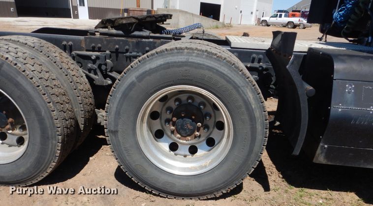 image for item FX9187 2014 Peterbilt 587  semi truck