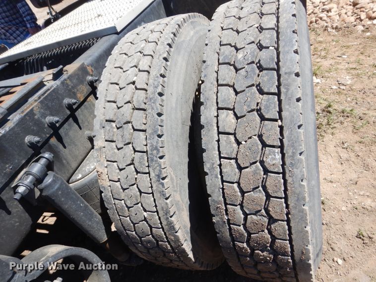 image for item FX9187 2014 Peterbilt 587  semi truck