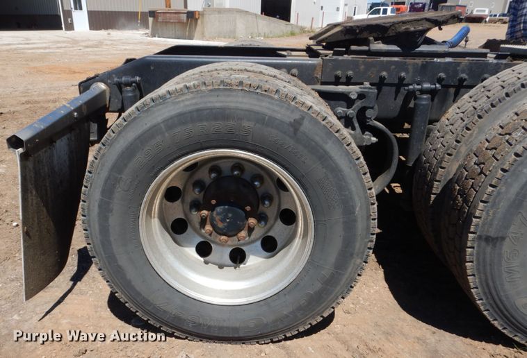 image for item FX9187 2014 Peterbilt 587  semi truck