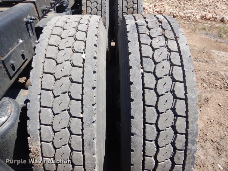 image for item FX9187 2014 Peterbilt 587  semi truck