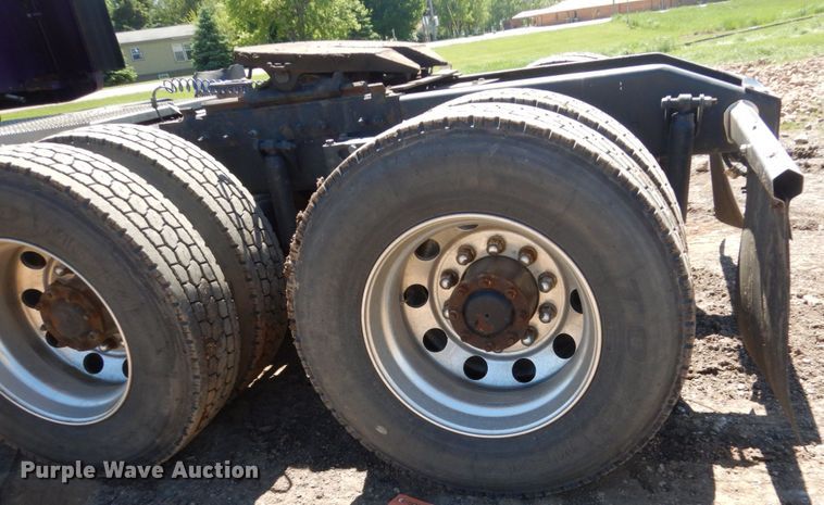 image for item FX9187 2014 Peterbilt 587  semi truck