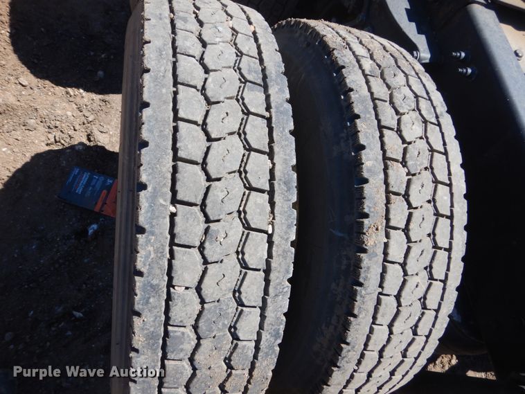 image for item FX9187 2014 Peterbilt 587  semi truck