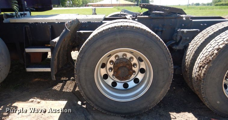 image for item FX9187 2014 Peterbilt 587  semi truck