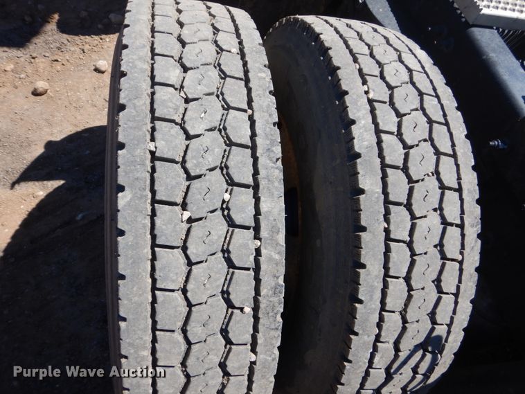 image for item FX9187 2014 Peterbilt 587  semi truck