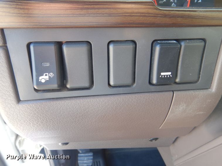 image for item GE9393 2012 Volvo VN semi truck