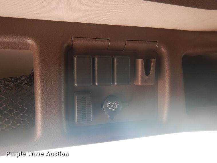 image for item GE9393 2012 Volvo VN semi truck