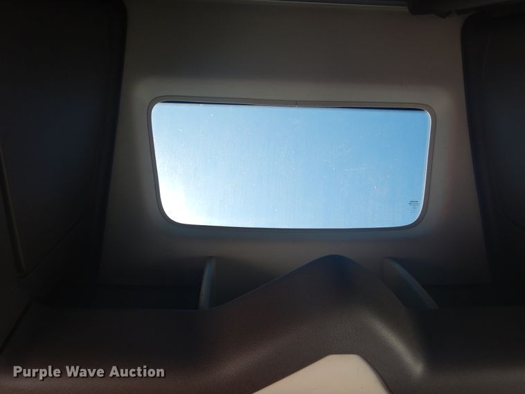 image for item GE9393 2012 Volvo VN semi truck